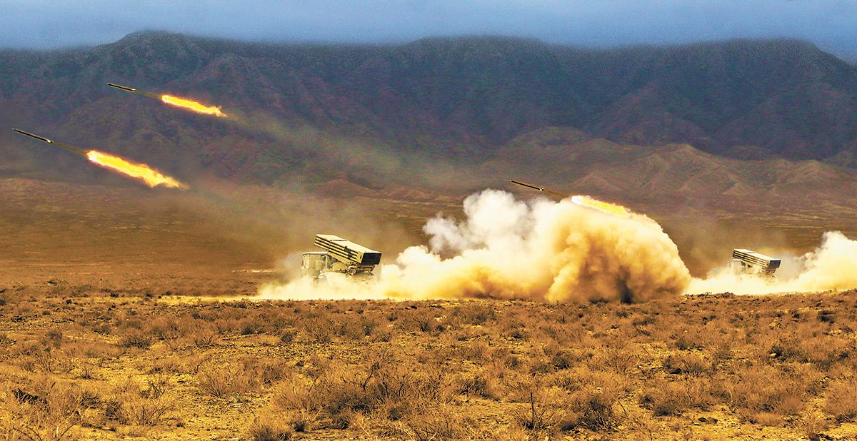 8月中旬，第77集团军某旅开展实弹射击训练。田雨东摄.jpg